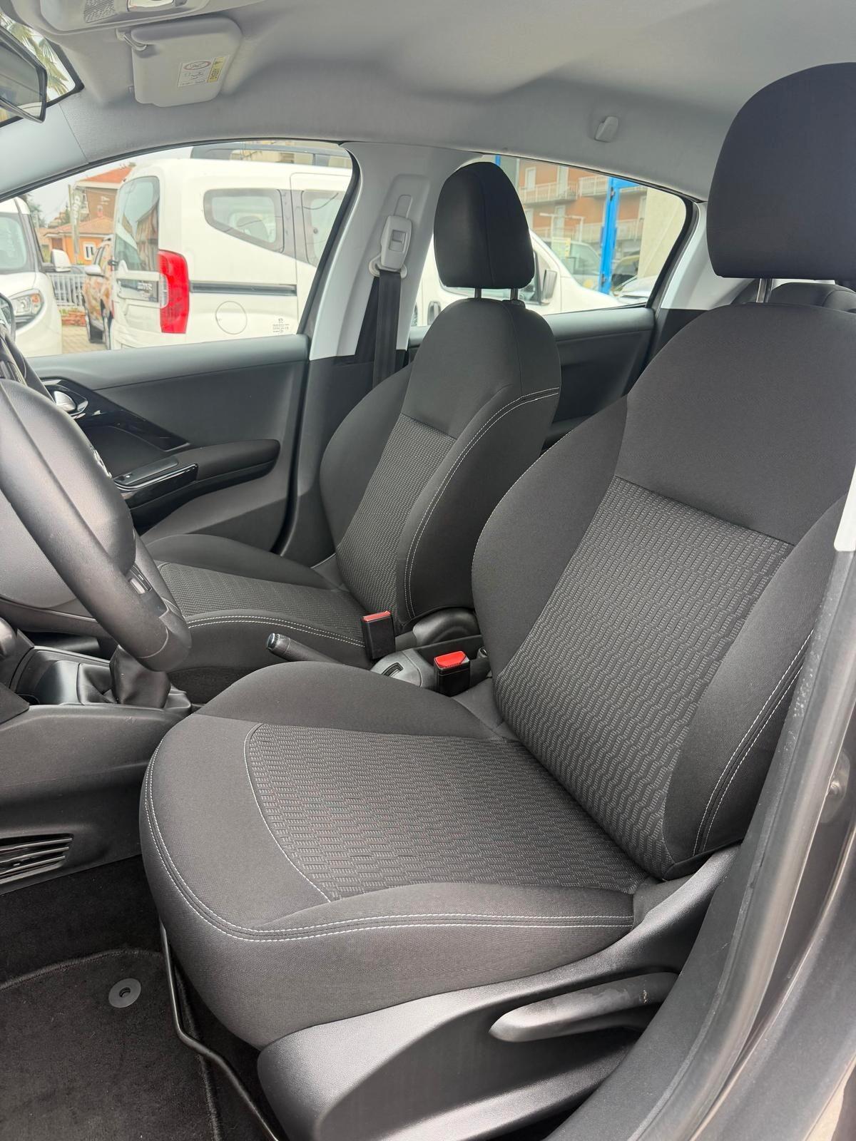 Peugeot 208 PureTech 82 5 porte Allure