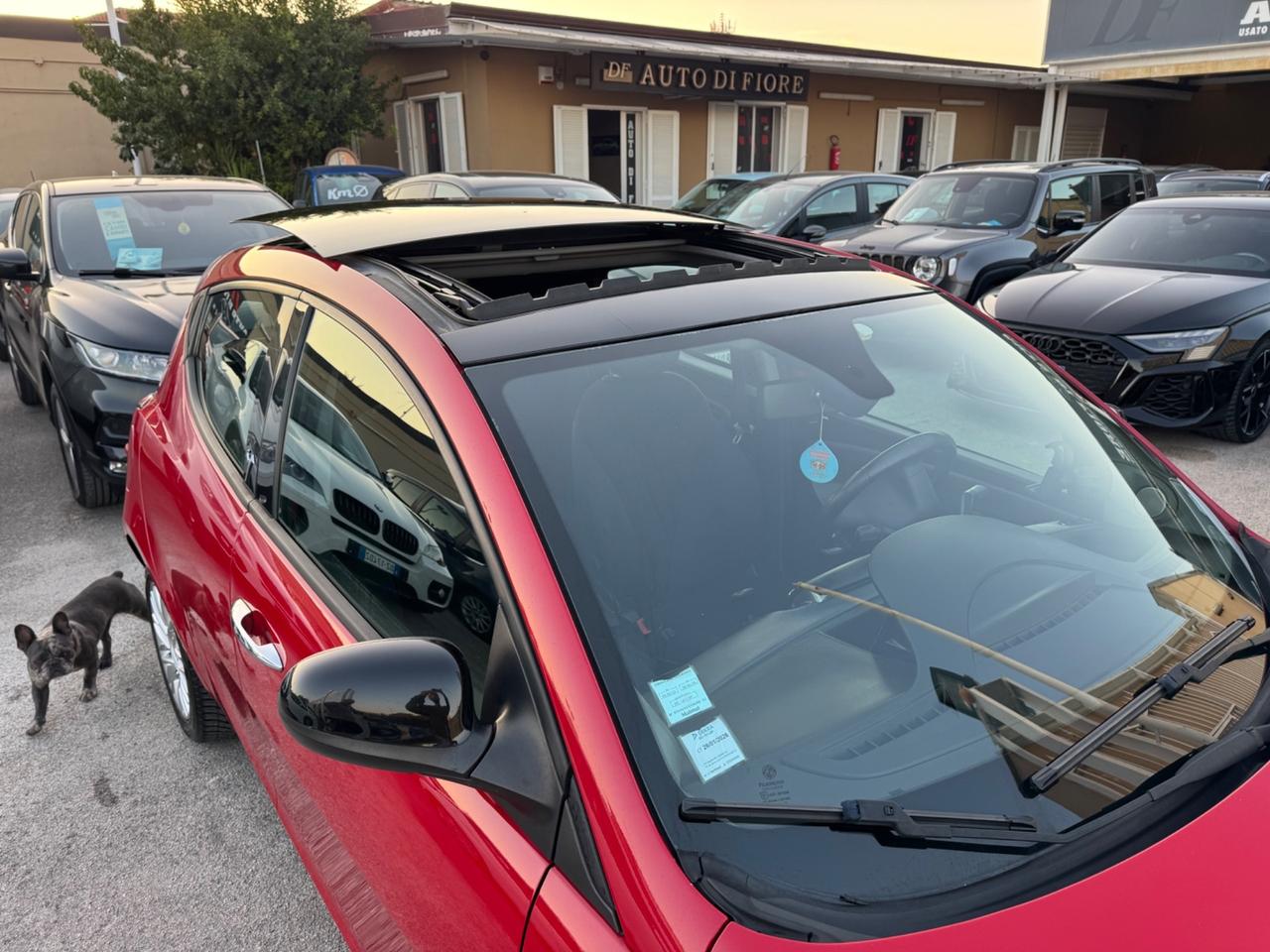 Lancia Ypsilon 1.3 MJT 95CV Platinum TETTO