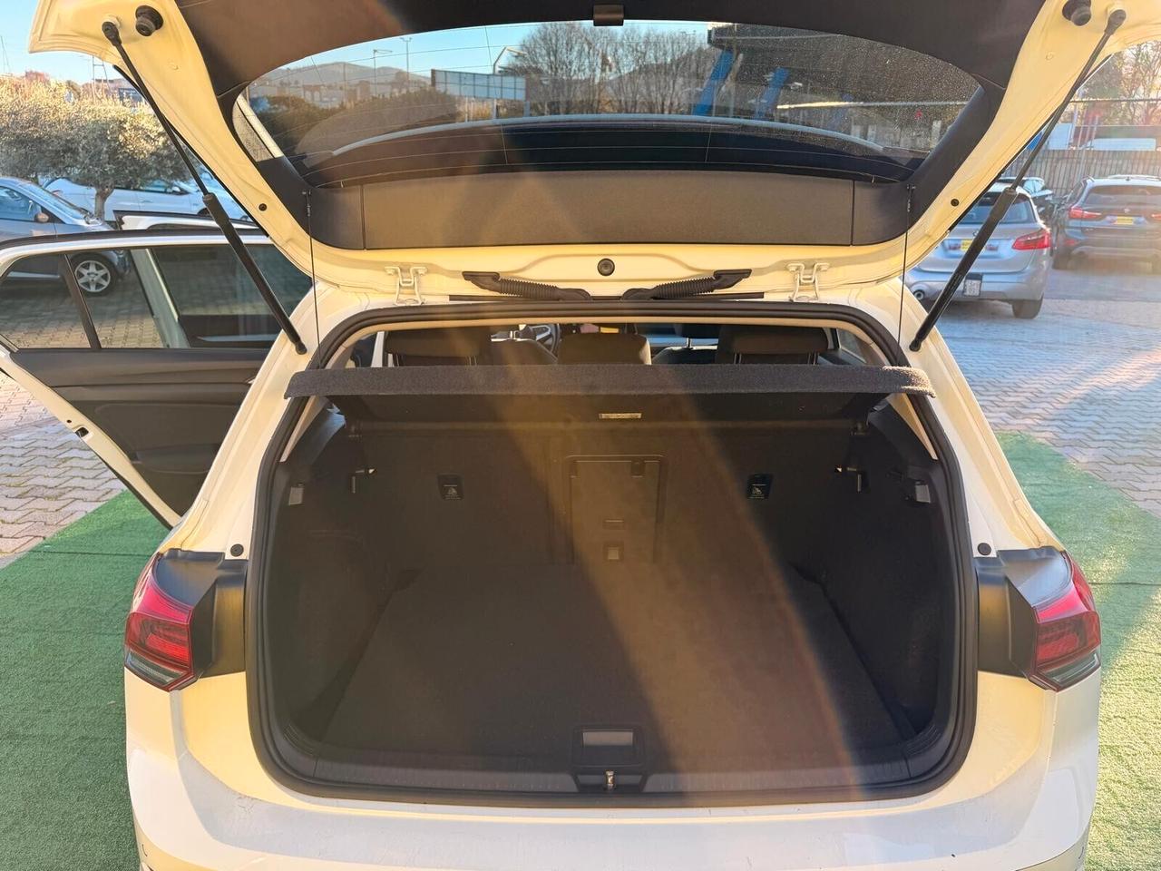 Volkswagen Golf 1.0 TSI EVO style