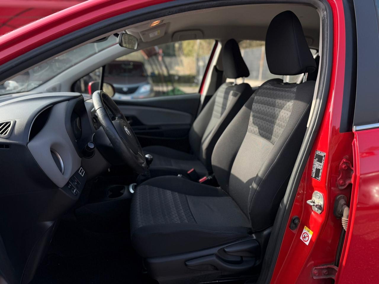 Toyota Yaris 1.3 5 porte trend red edition