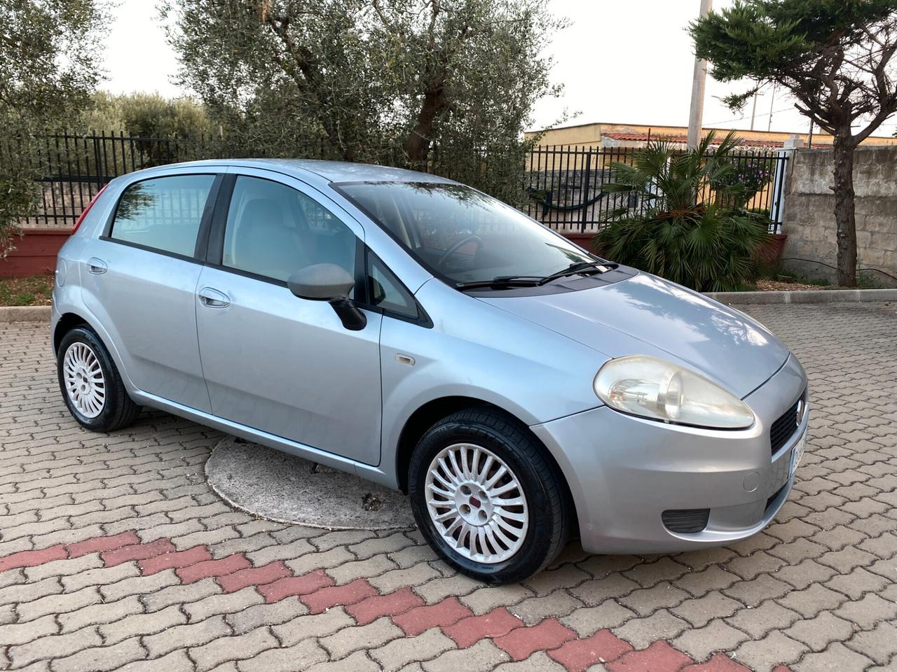 Fiat Grande Punto 1.2 5 porte Dynamic---POSSIBILITA' collaborazione stock auto per commercianti ---