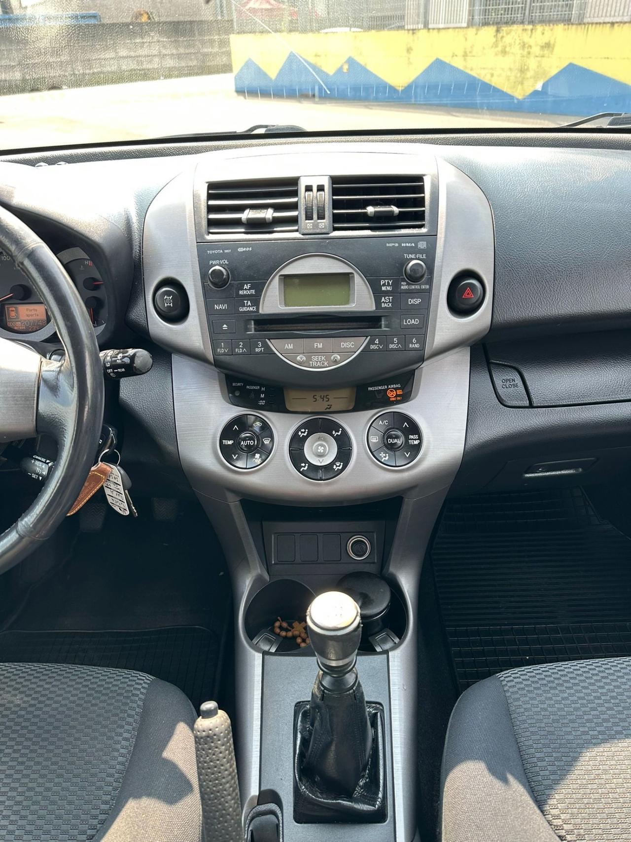 Toyota Rav 4 5 posti autocarro