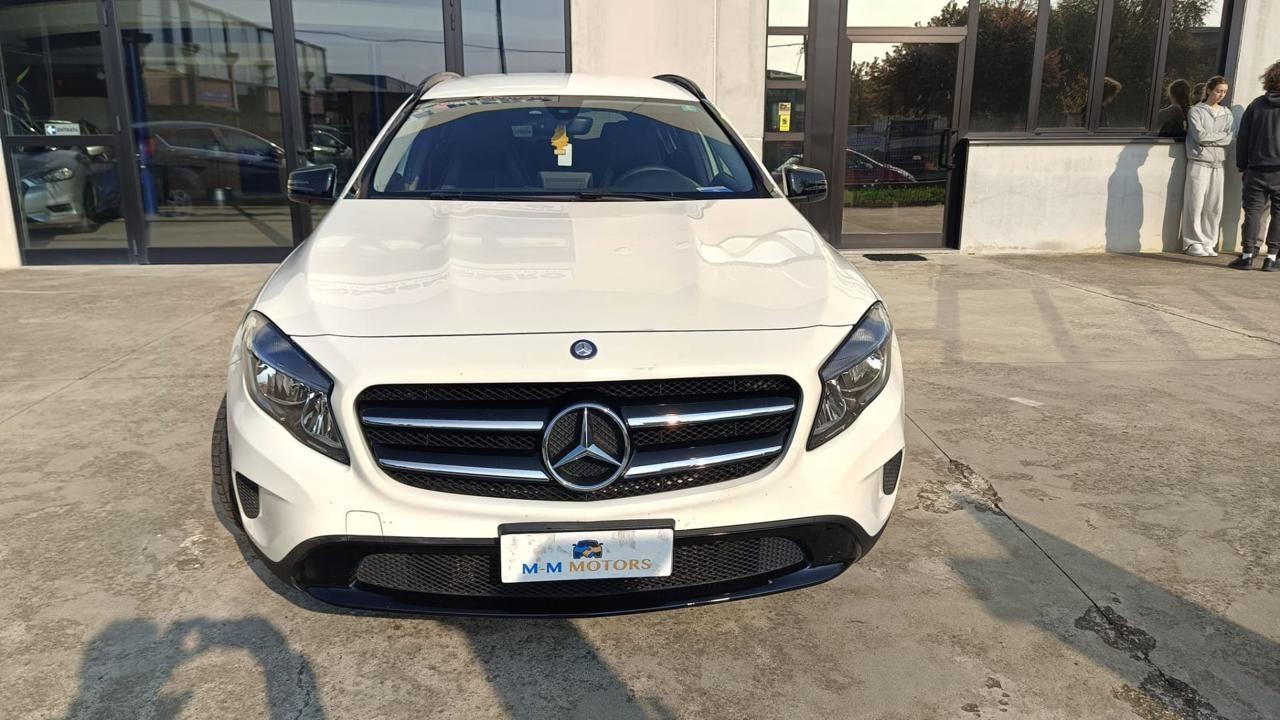 MERCEDES-BENZ GLA 200 d Automatic Business
