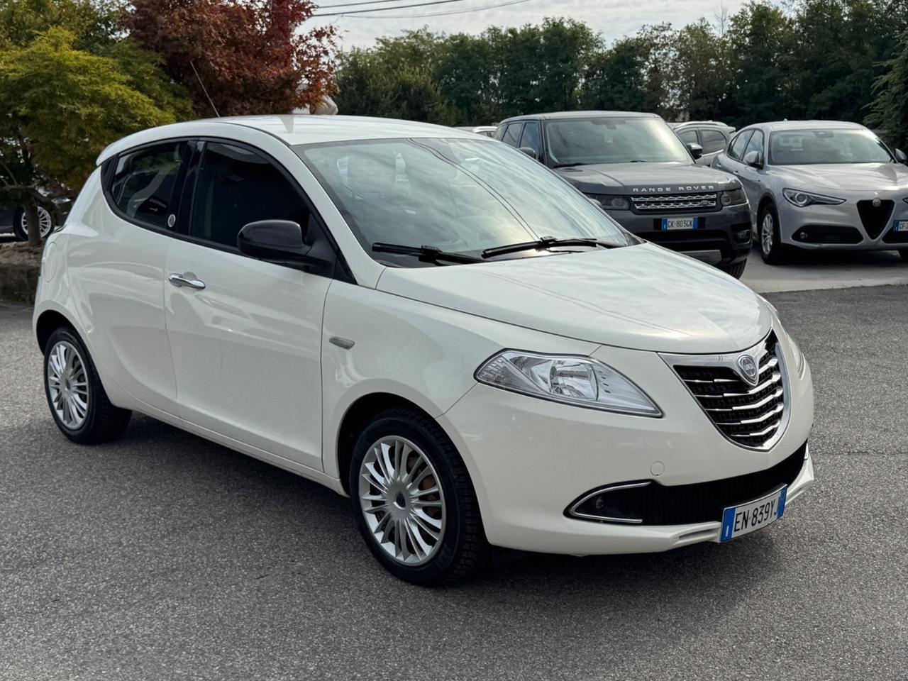 Ypsilon 1.2 69 CV 5 porte GPL Ecochic Silver