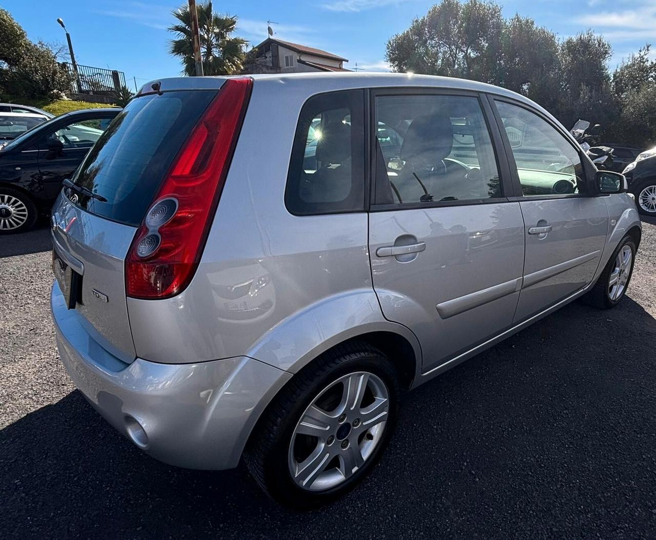 Ford Fiesta 1.4 TDCi 5p. Ghia