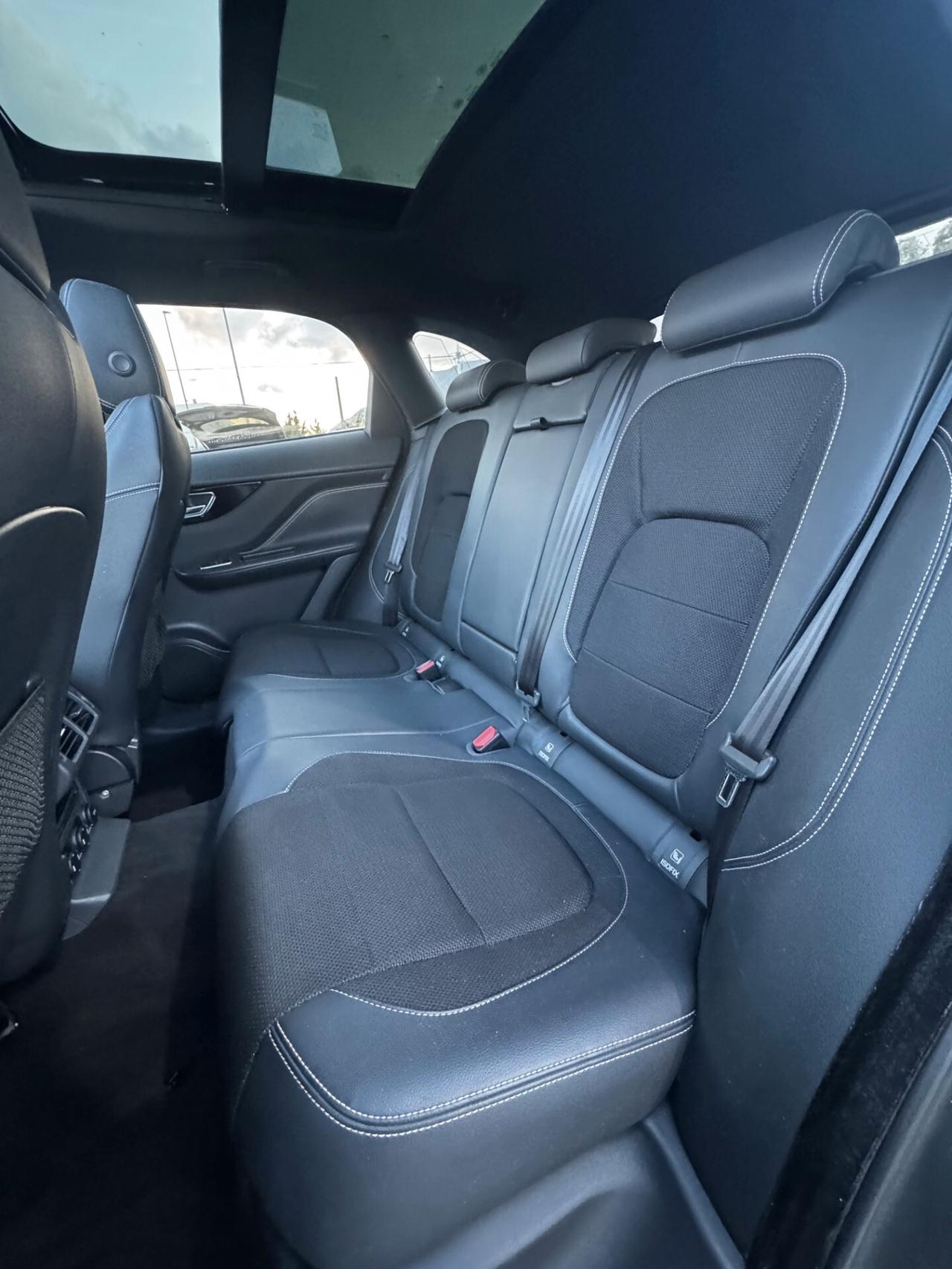 Jaguar F-Pace 2.0 D 180 CV R-Sport