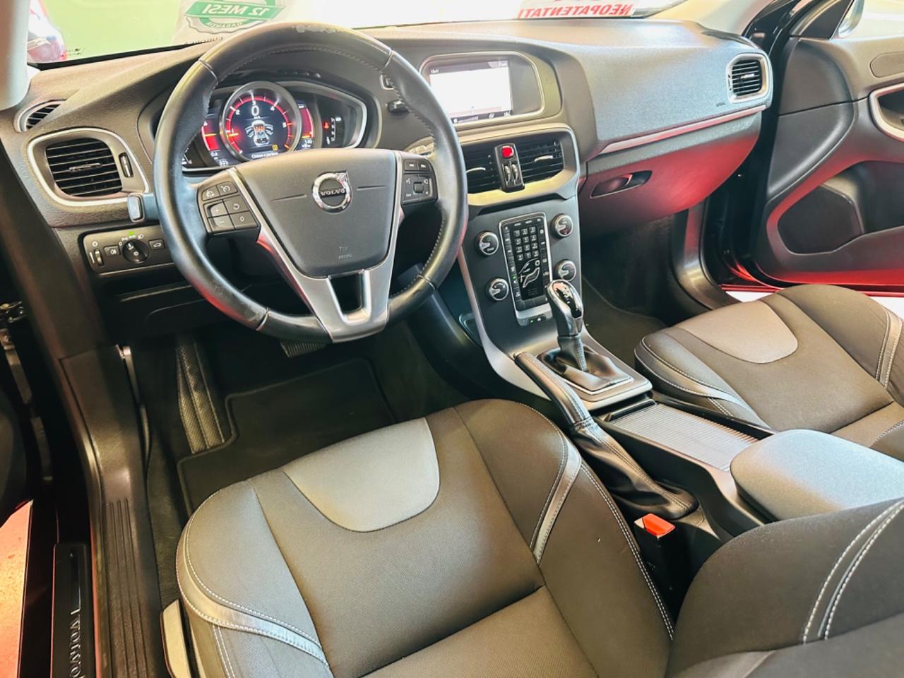 Volvo V40 2.0d 120CV Geartronic R-design