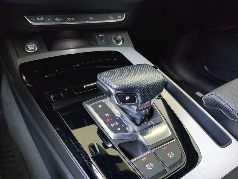 Audi Q5 SPB 40 TDI quattro S tronic S line plus Identity black