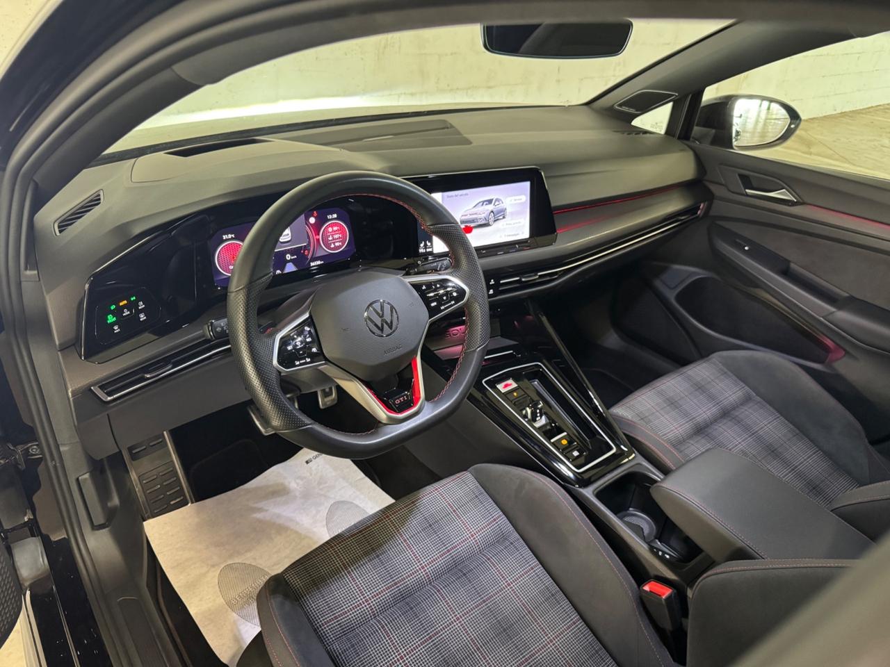 Volkswagen Golf GTI 2.0 TSI DSG PANO/DCC/MATRIX