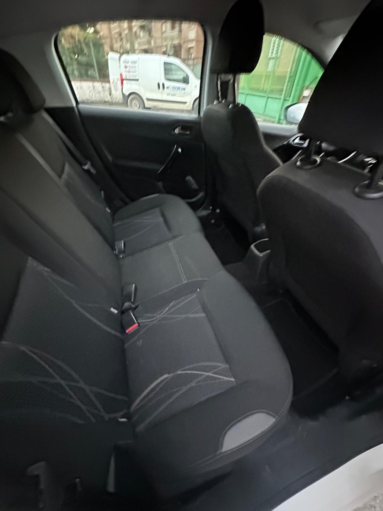 Peugeot 208 PureTech 82 5 porte Allure