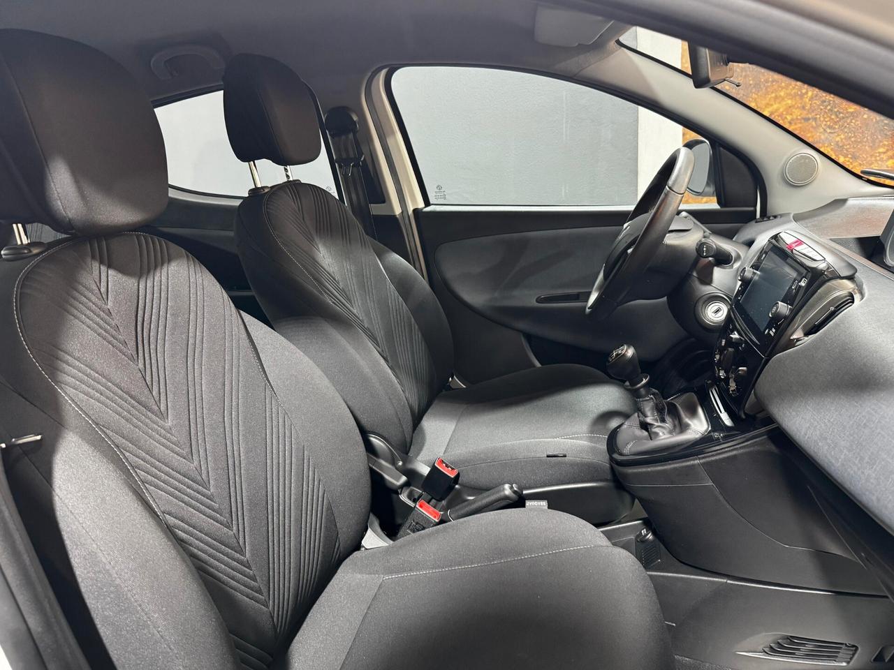 Lancia Ypsilon 1.0 FireFly 5 porte S&S Hybrid Gold