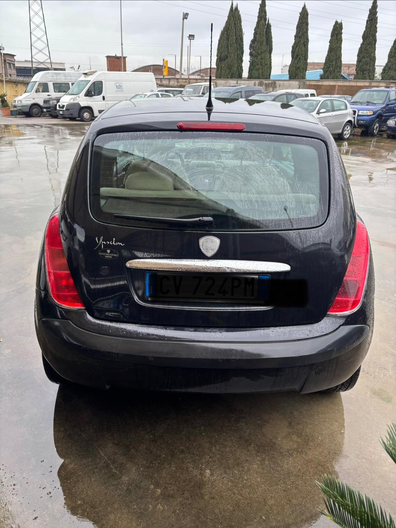 Lancia Ypsilon 1.2 16V Platino cambio automatico