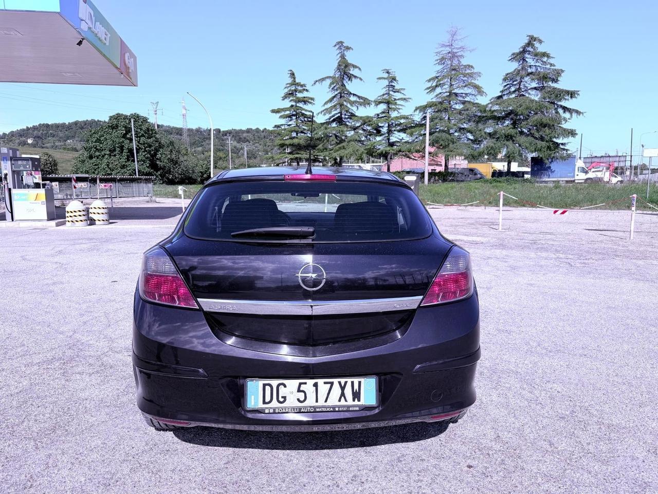 Opel Astra GTC 1.3 CDTI 3 porte Ok neopatentati
