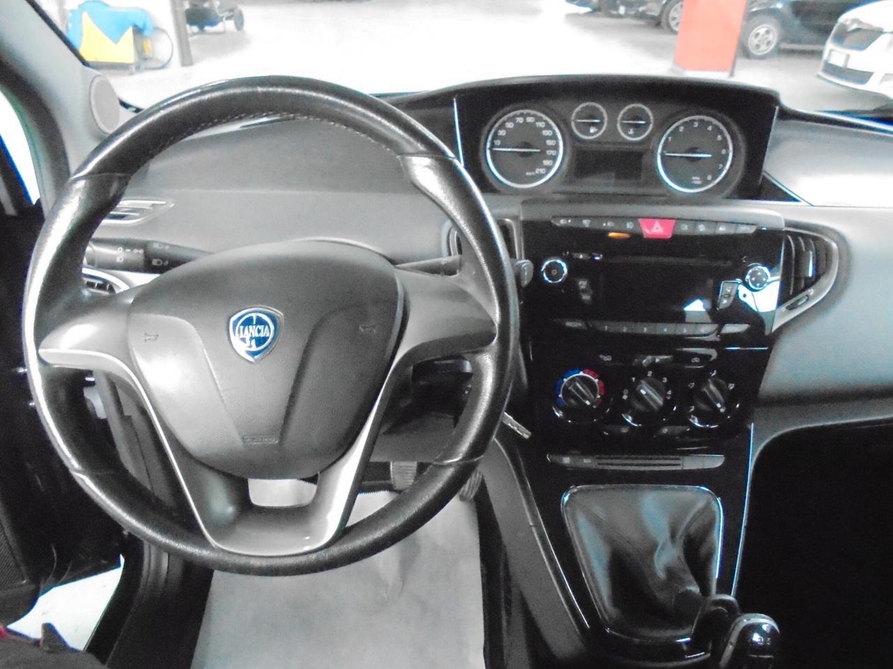 Lancia Ypsilon 0.9 TwinAir 85 CV 5 porte S&S Gold