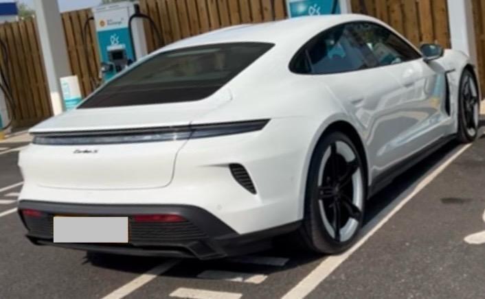 Porsche Taycan Turbo S - 950 CV