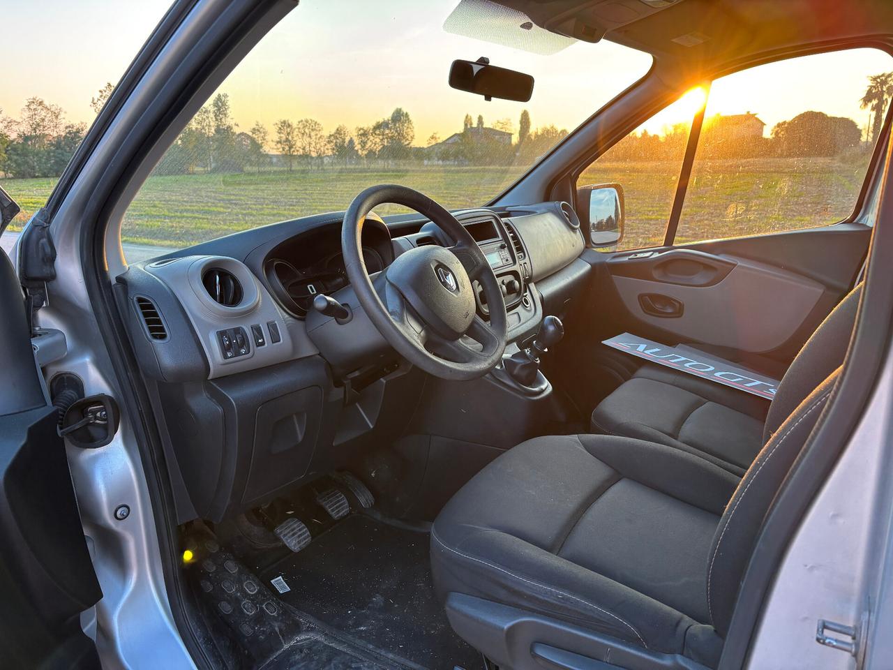 Renault Trafic T29 1.6 dCi 115CV 9 POSTI