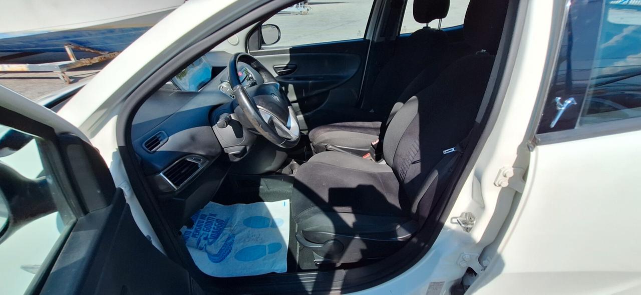 Lancia Ypsilon 1.2 69 CV 5 porte Gold