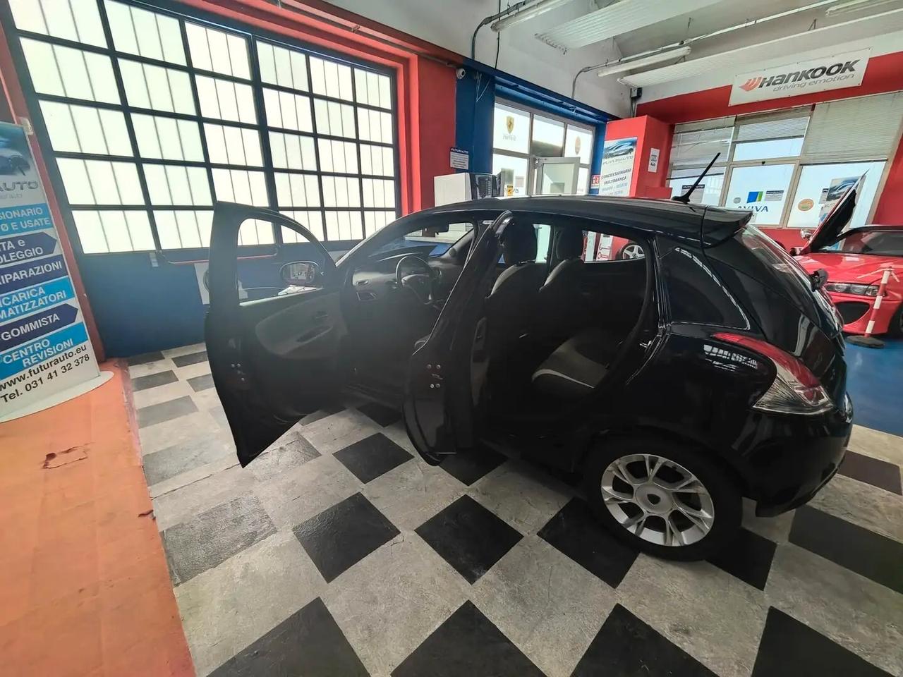 Lancia Ypsilon 5 porte NEOPATENTATO