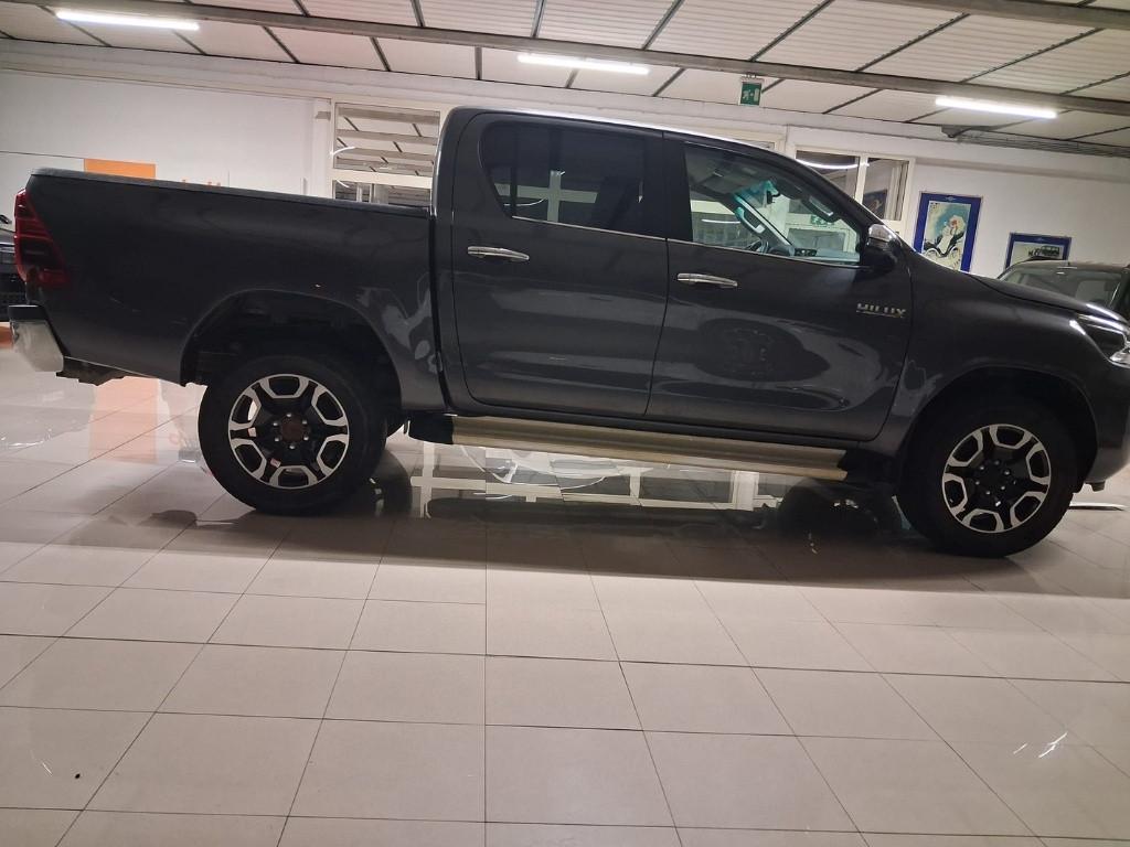TOYOTA Hilux 2.4 d-4d C&C 4x4 Double cab Executive