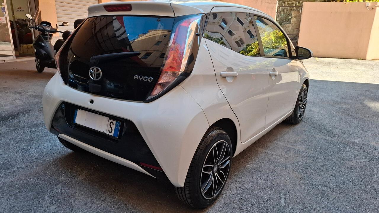 Toyota Aygo 1.0 VVT-i 69 CV 5 porte x-clusiv