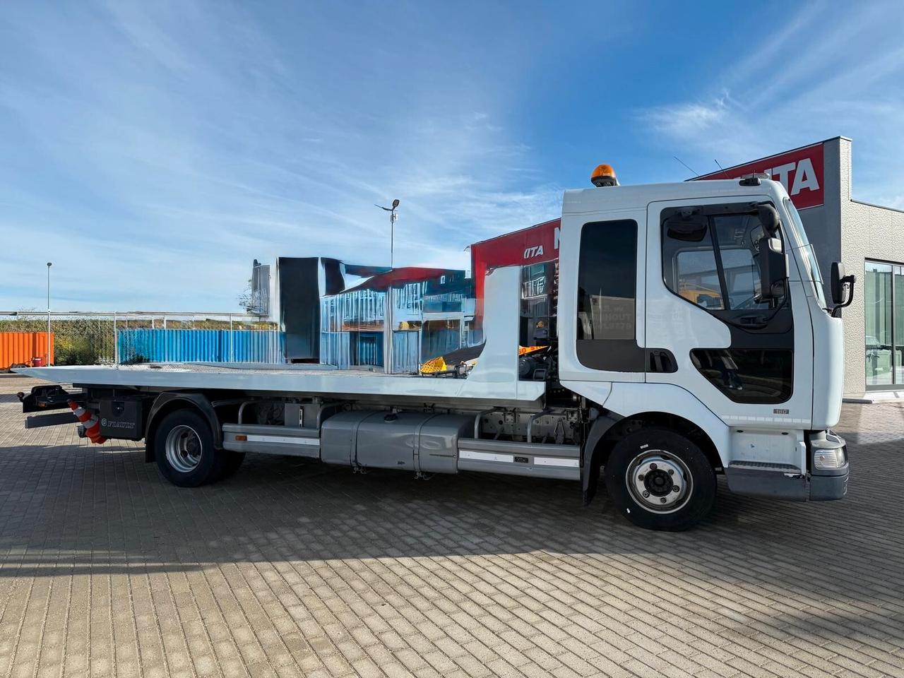 RENAULT MIDLUM 180 Carro attrezzi