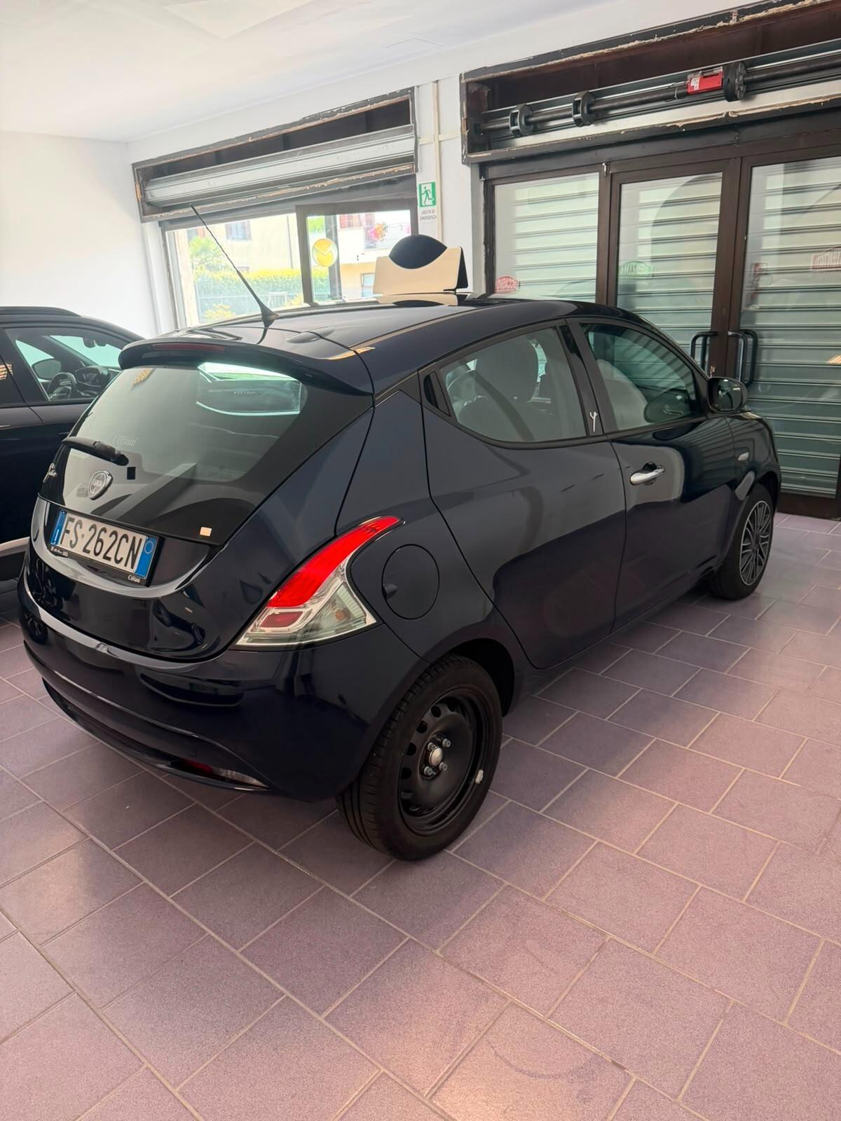 Lancia Ypsilon 1.2 69 CV 5 porte S&S Gold