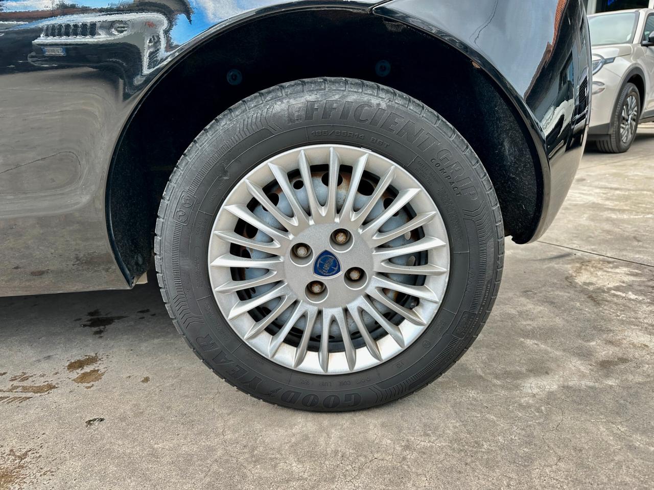 Lancia Ypsilon 1.3 MJT 75 CV New Oro