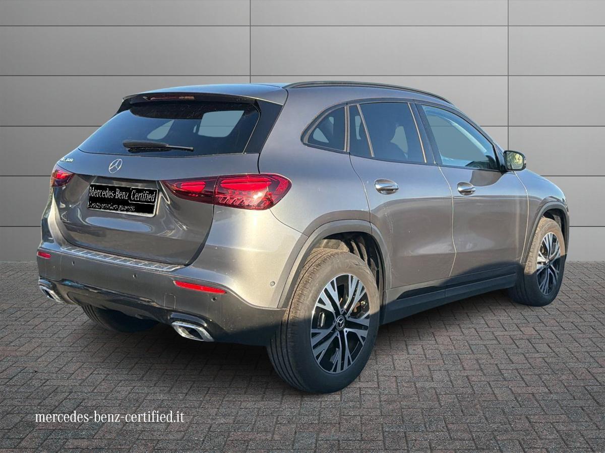 Mercedes-Benz GLA 180 Progressive Advanced Plus auto