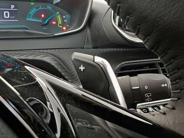 Peugeot 208 Hybrid 100 e-DCS6 Style