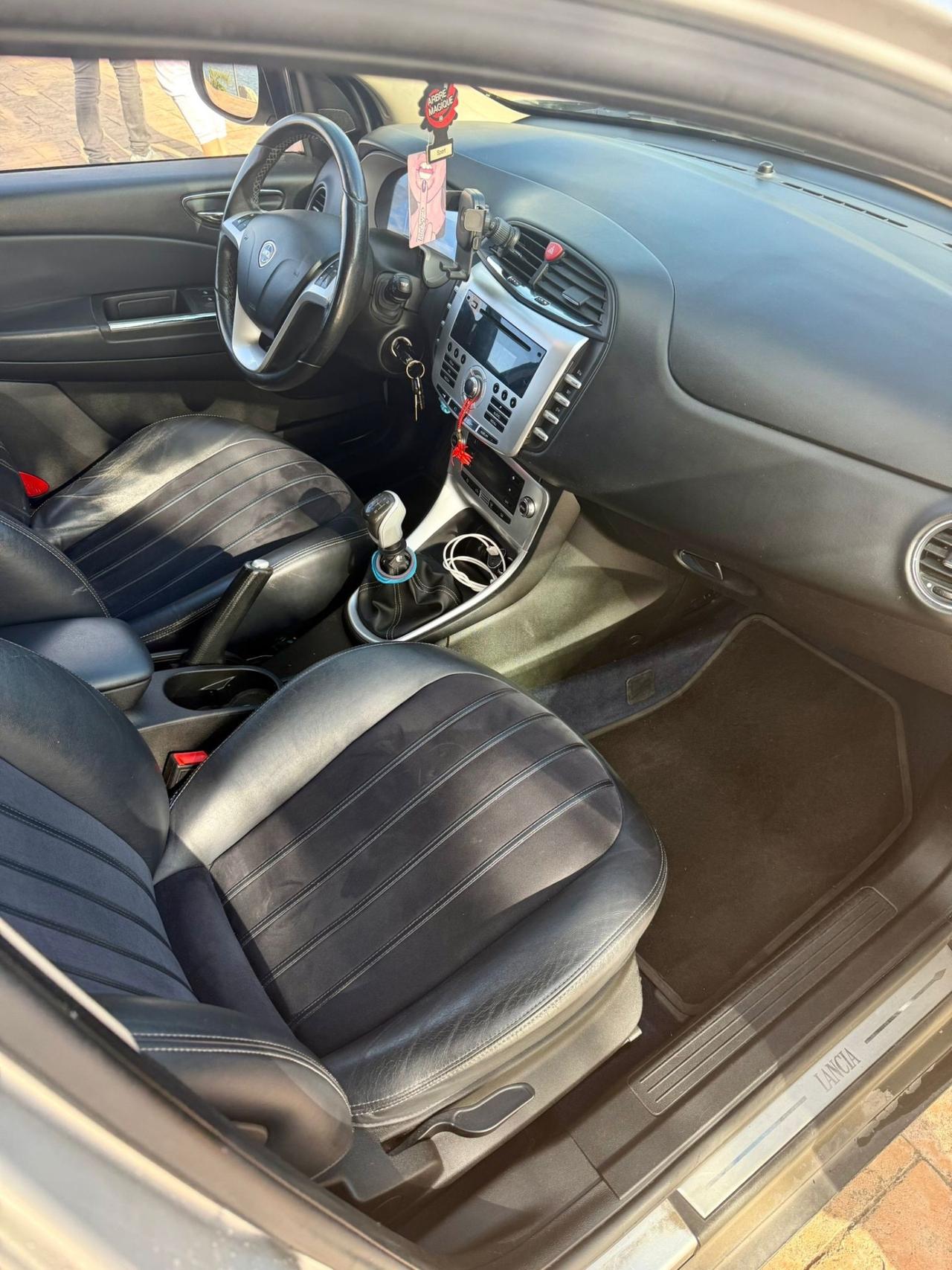 Lancia Delta 2.0 mtj DPF Ptatinum (121kw)