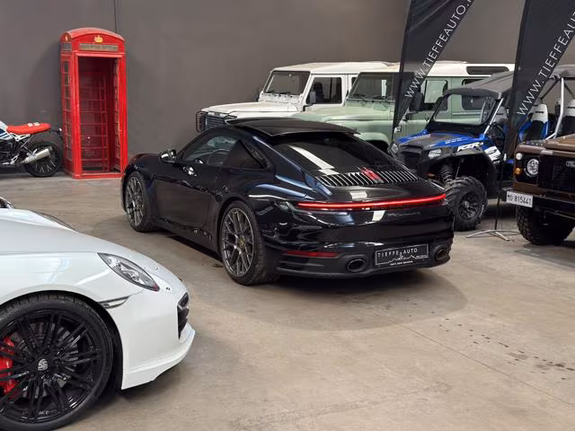 PORSCHE 911 Carrera 4S