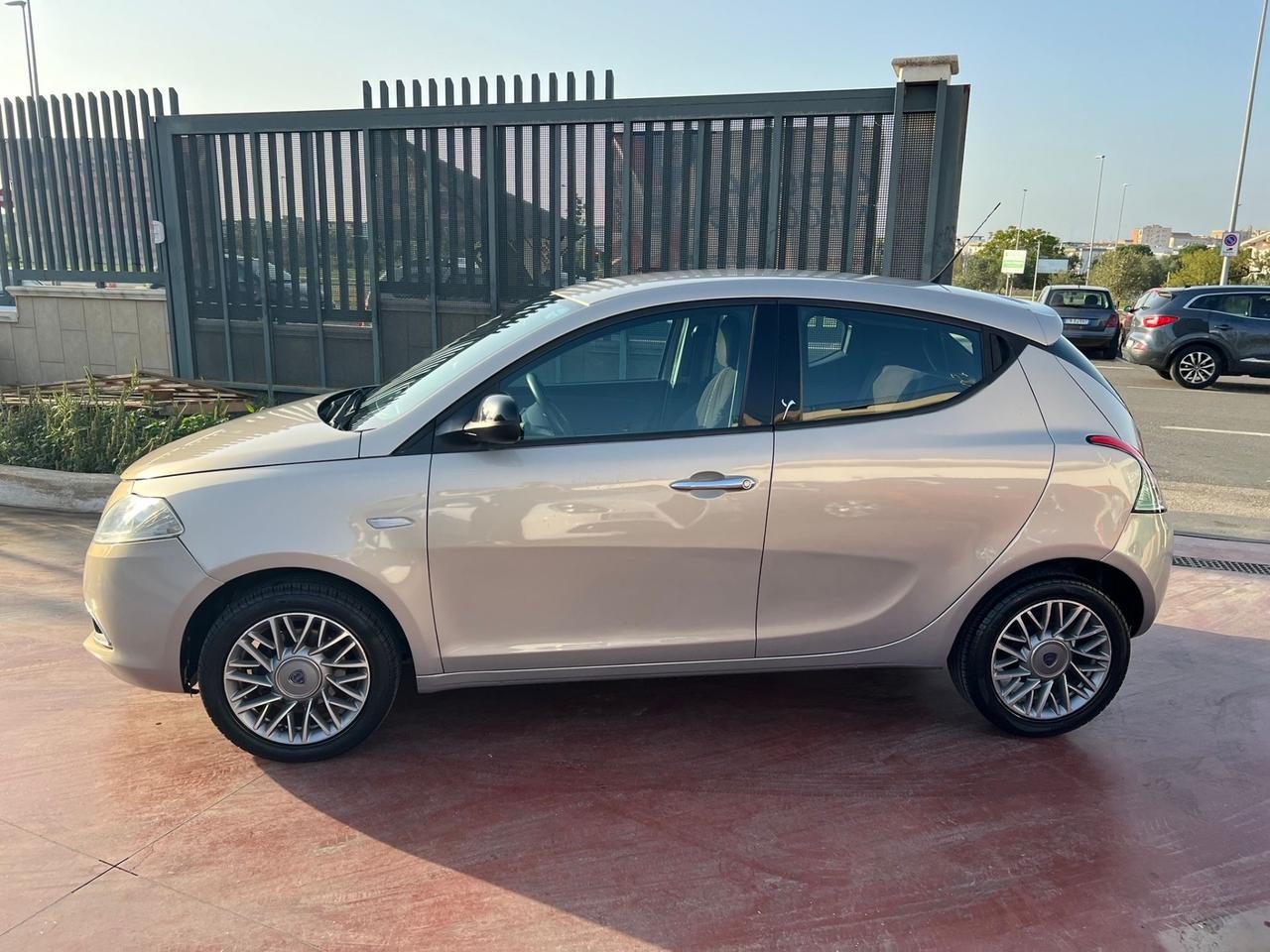 Lancia Ypsilon 1.2 69 CV 5 porte S&S Gold