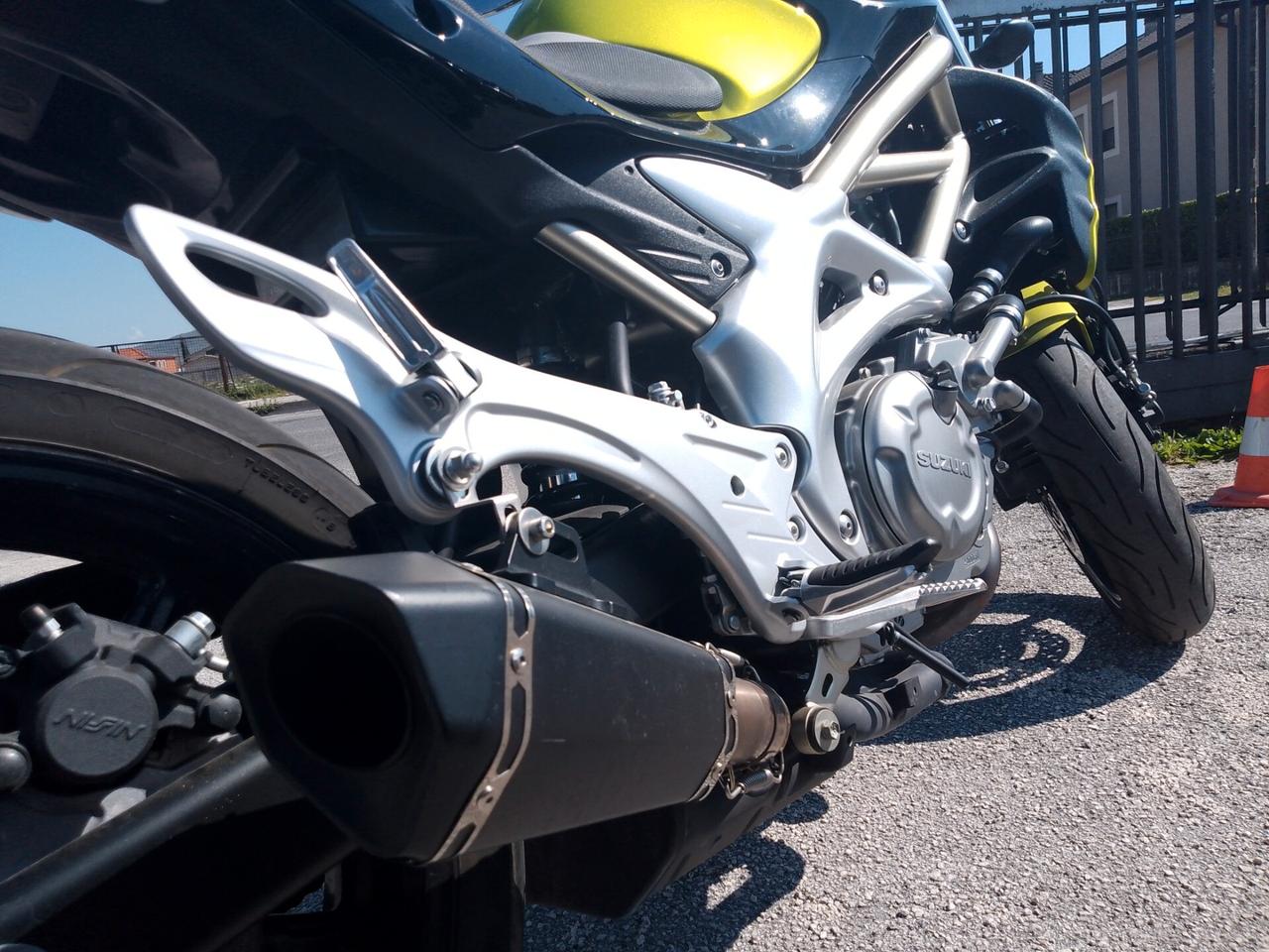 Suzuki Gladius 650 POCHISSIMI CHILOMETRI - PARI AL NUOVO