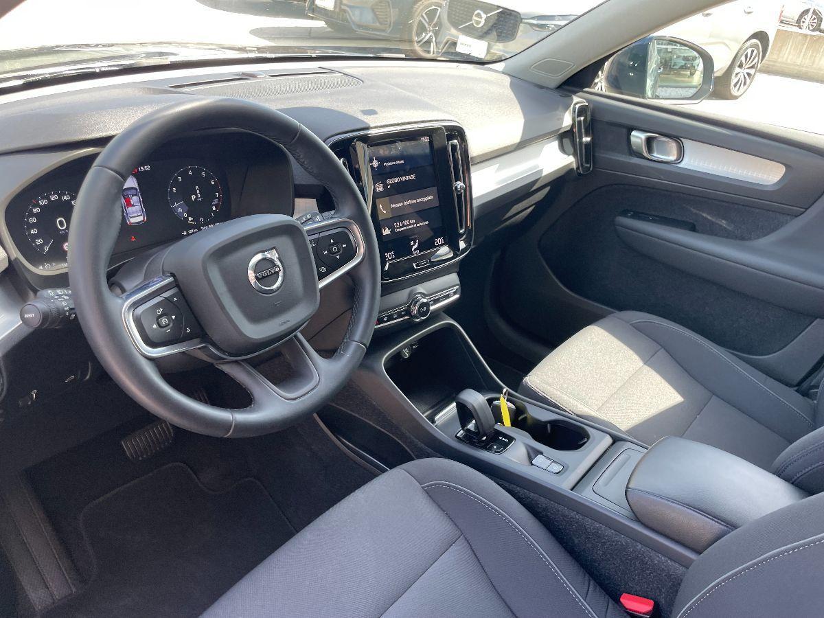 Volvo XC40 1.5 t2 Momentum Pro auto AUTOCARRO N1