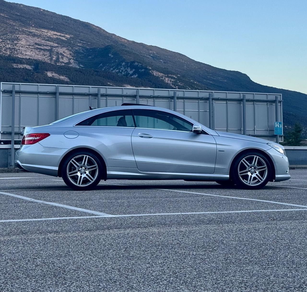 Mercedes-benz E220 Avantgarde AMG FULL OPT.