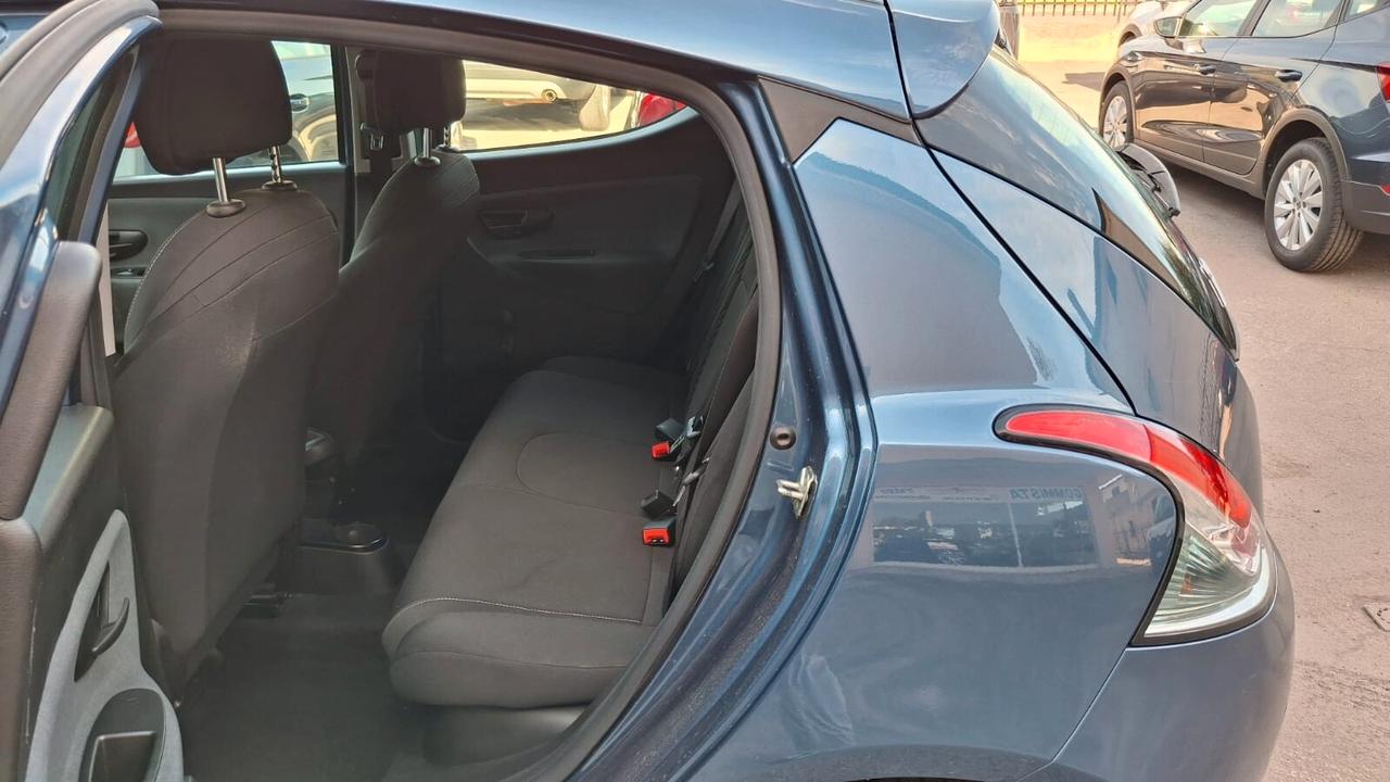 Lancia Ypsilon 1.0 FireFly 5 porte S&S Hybrid Gold