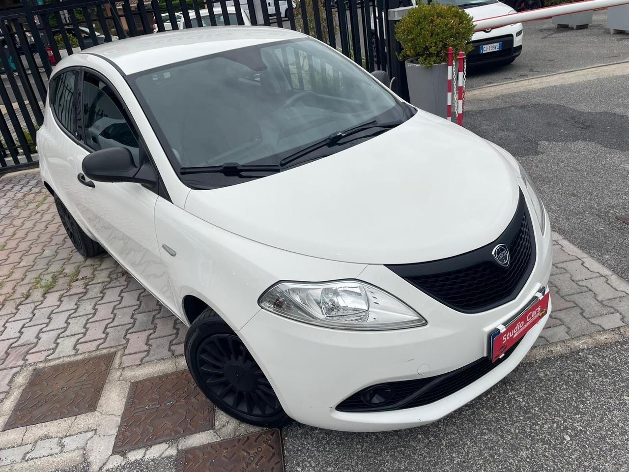 Lancia Ypsilon 1.2 69 CV 5 porte Elefantino Blu