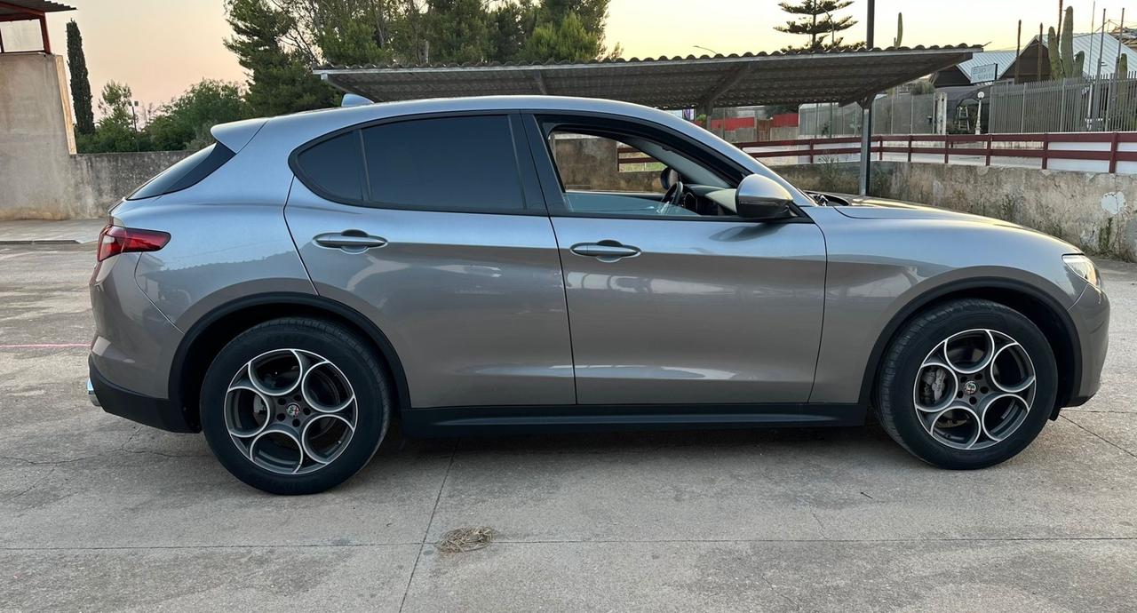 Alfa Romeo Stelvio 2.2 Turbodiesel 160 CV AT8 RWD Sport-Tech