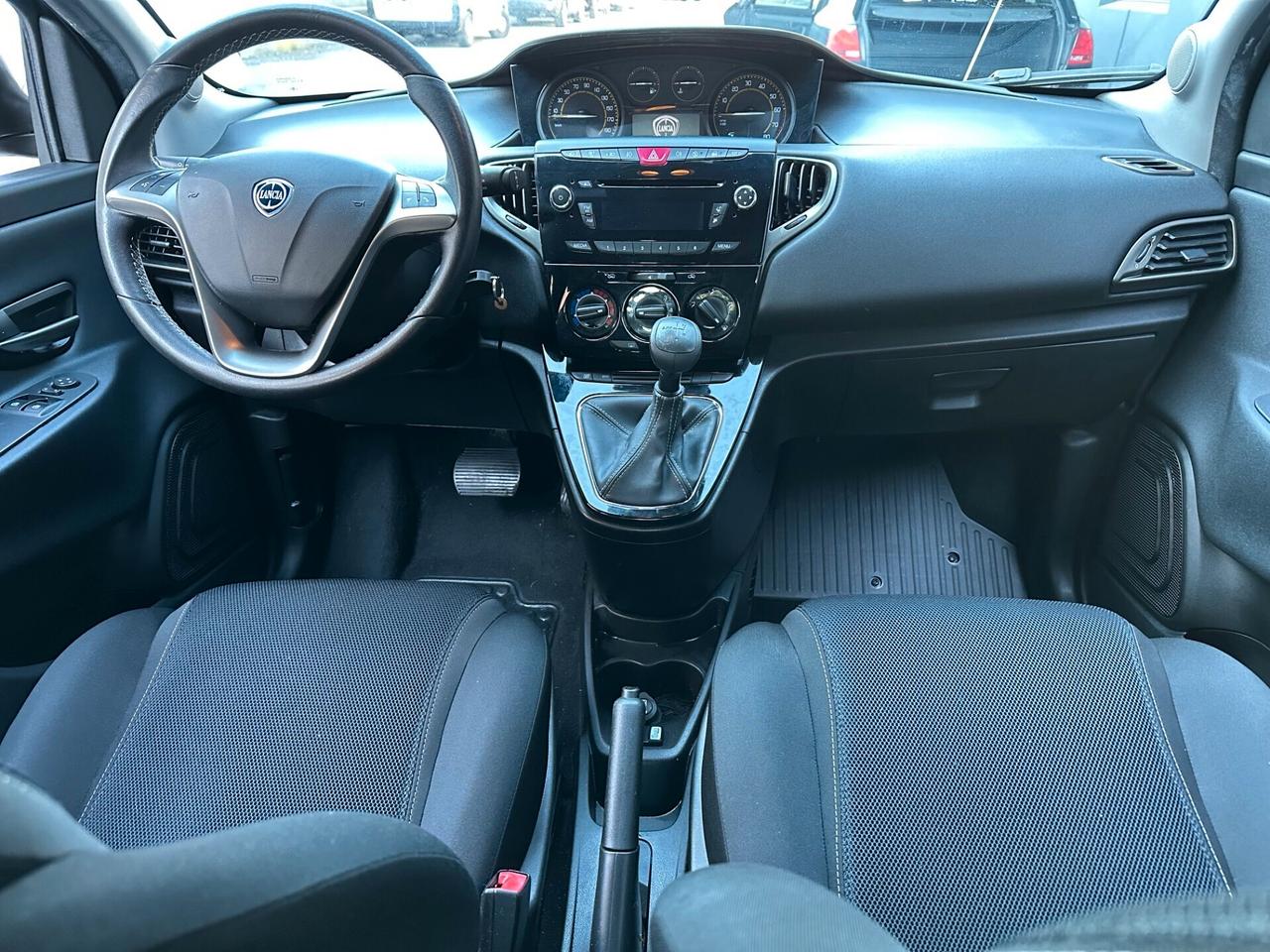 Lancia Ypsilon 0.9 TwinAir 85 CV 5 porte S&S DFN S Momodesign