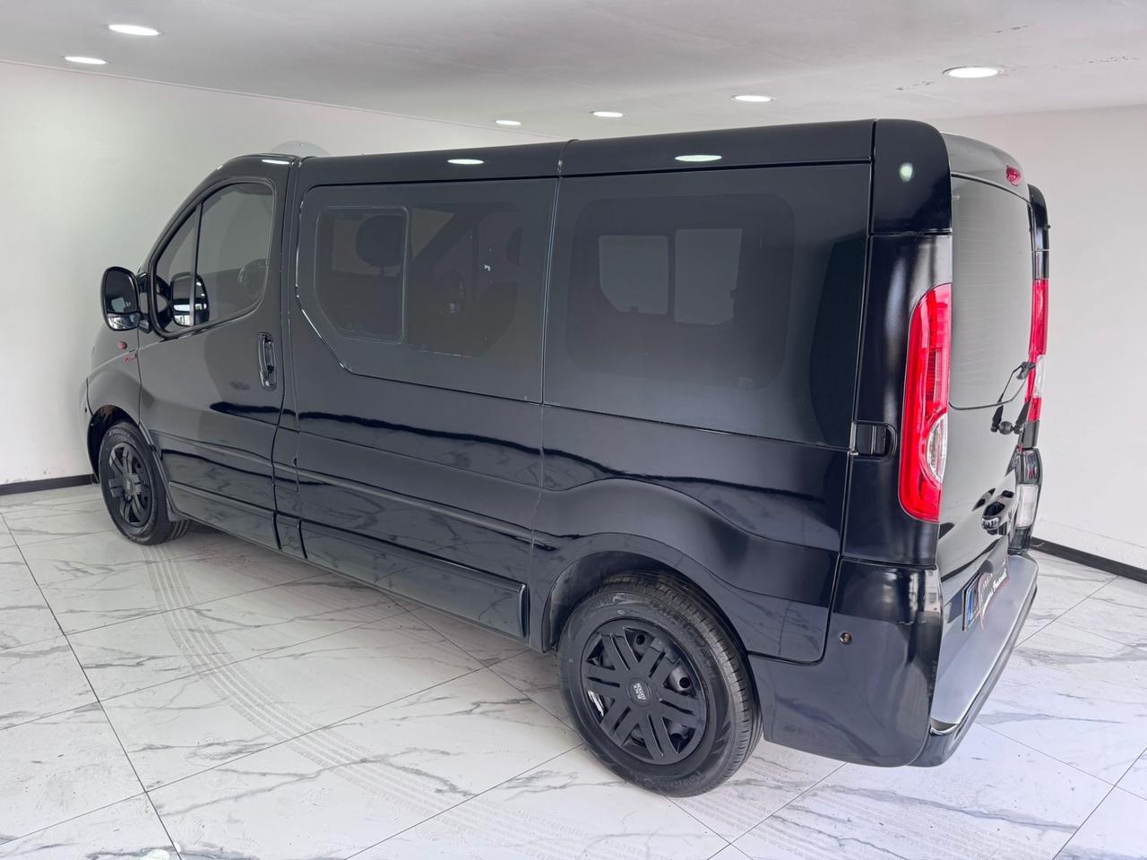 Renault Trafic 2.5 dCi -VETRATO-OMOLOGATO 8 POSTI -2005
