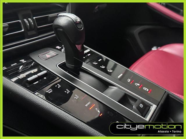 PORSCHE Macan 2.0