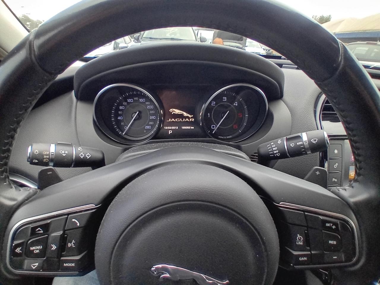 Jaguar XE 2.0 D 180CV aut. finanzio