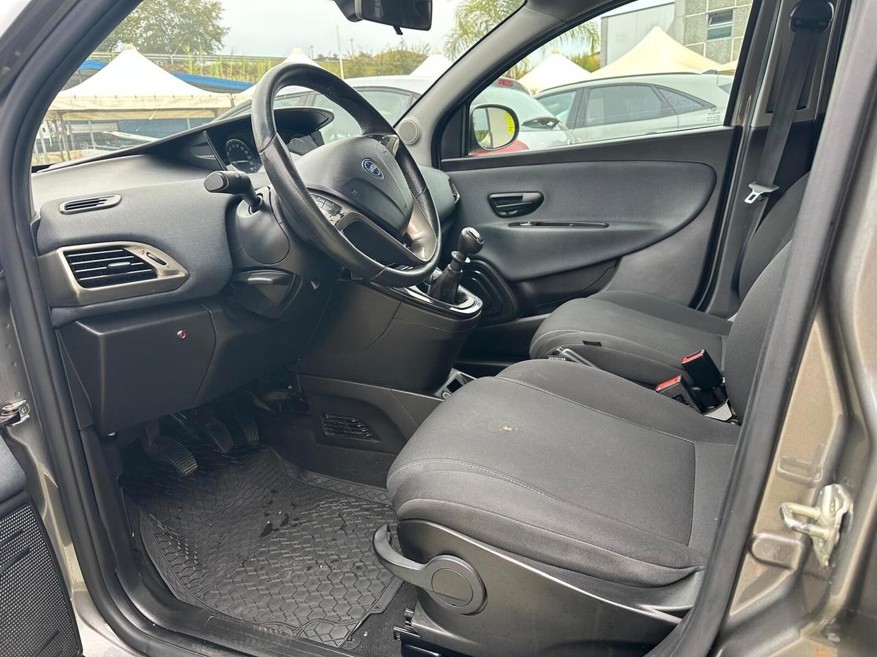 Lancia Ypsilon 1.0 FireFly 5 porte S&S Hybrid Ecochic Gold