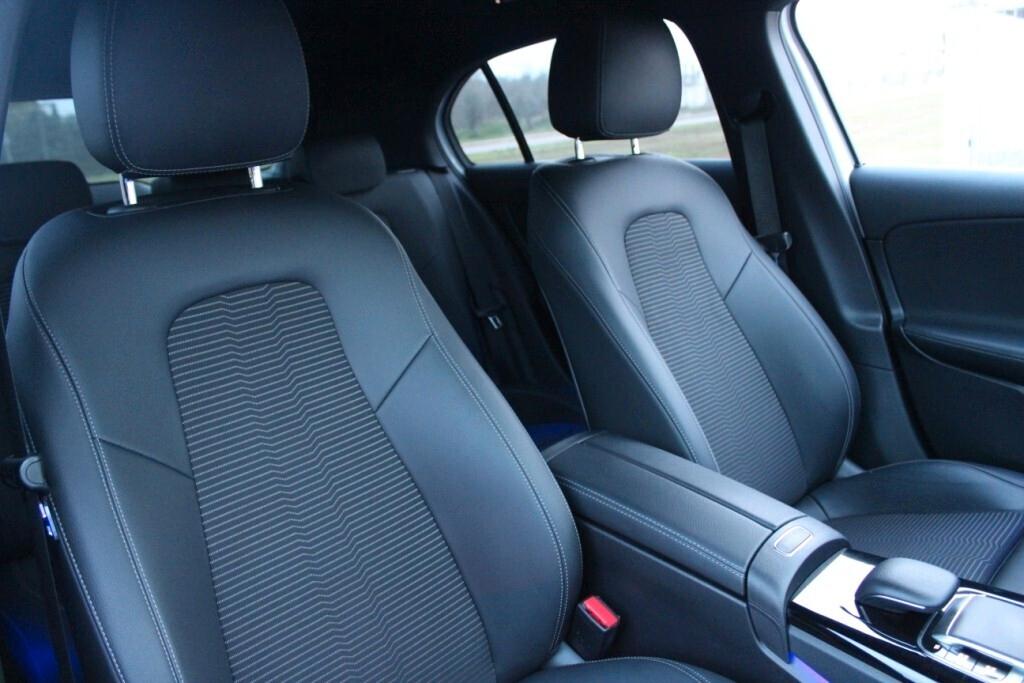 MERCEDES Classe A 200 d Aut. Sport *Luci Ambiente