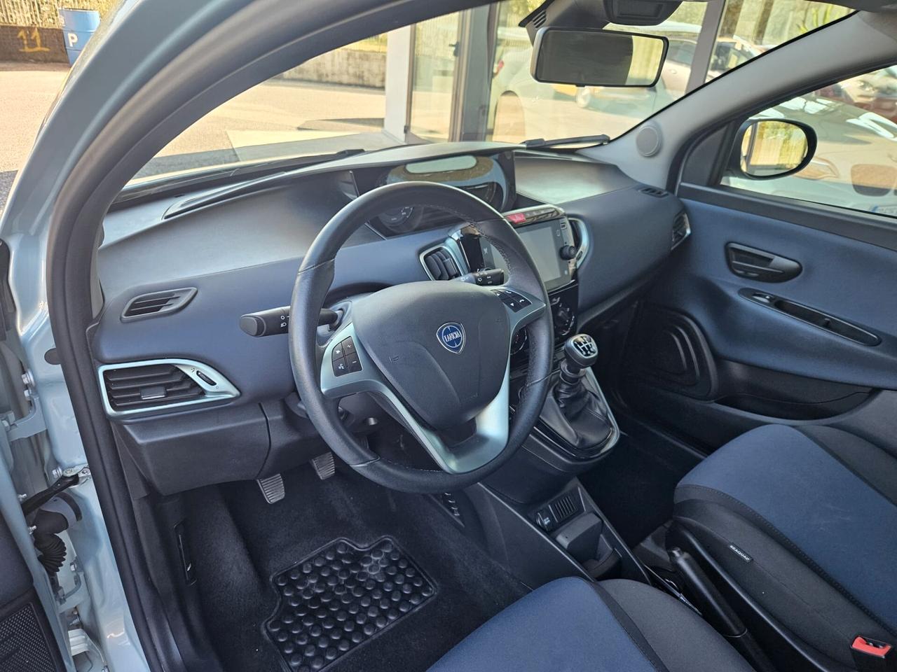 Lancia Ypsilon 1.0 FireFly 5 porte Hybrid Platino ** 13900 KM**