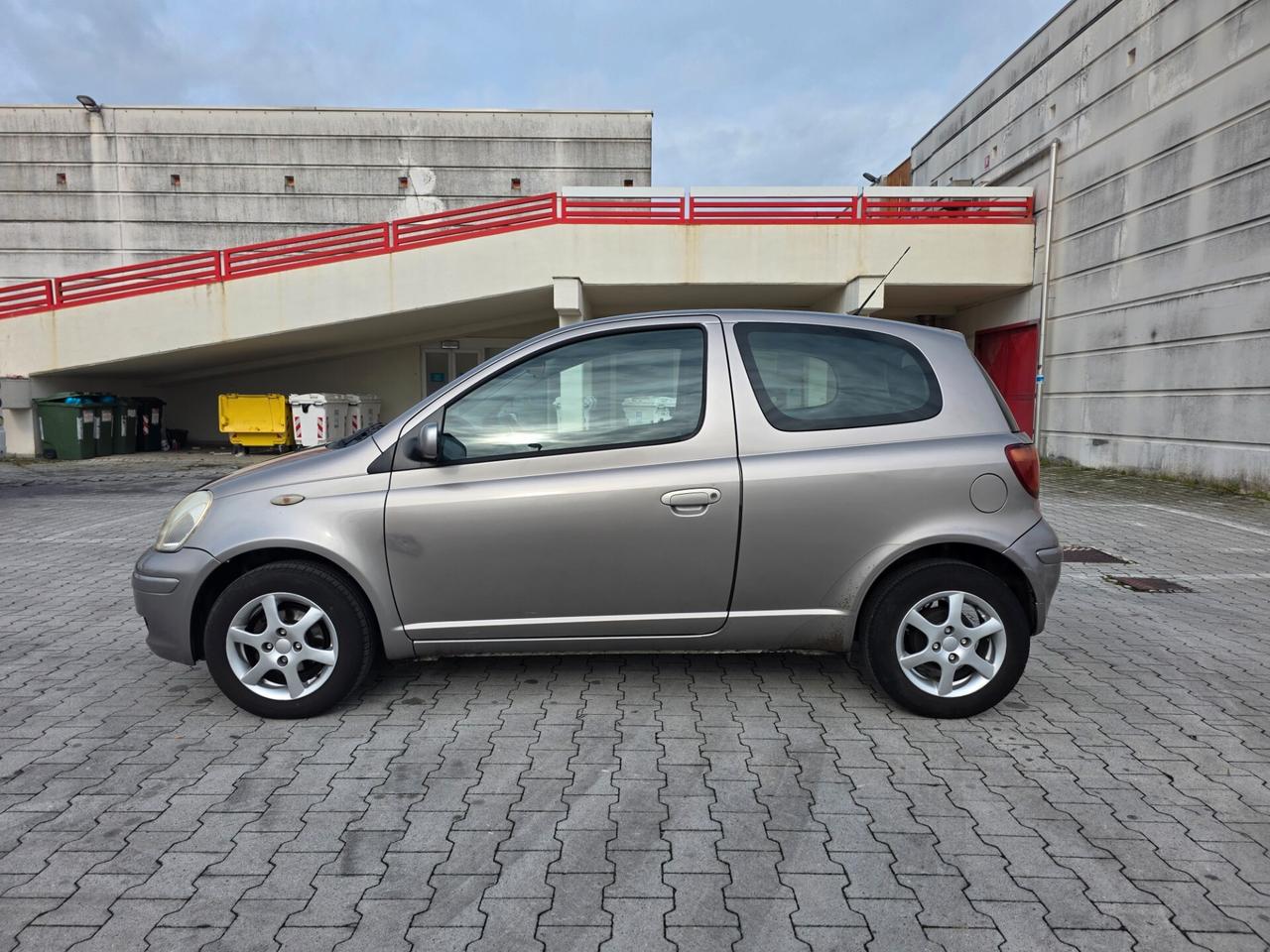 Toyota Yaris 1.0i 16V cat 3 porte Sol