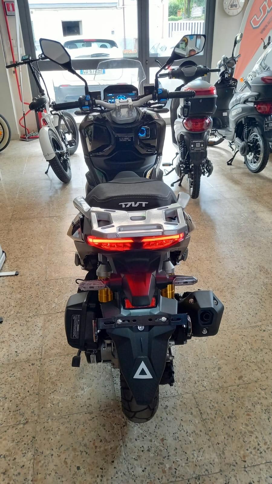 SCOOTER TNT MOTOR XCO 125CC NERO METAL STRUMENTAZIONE TFT E5