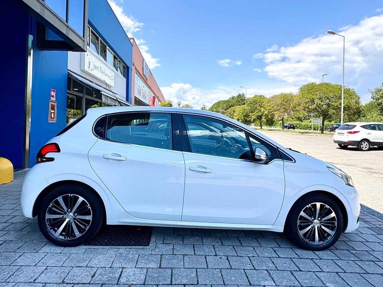 Peugeot 208 1.2 Neopatentati