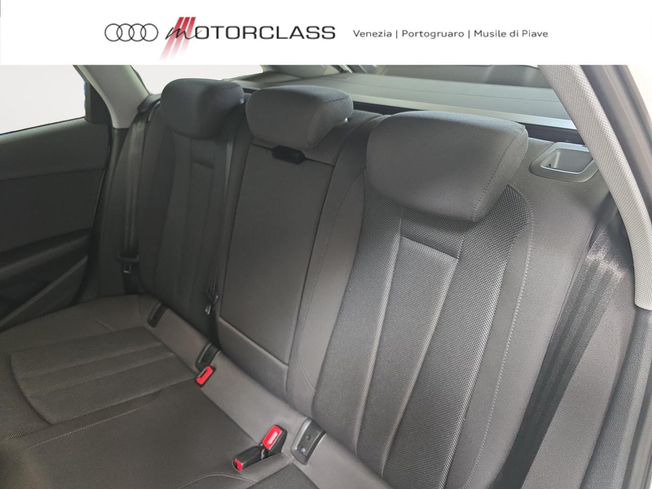Audi A4 avant 30 2.0 tdi mhev 136cv business s tronic