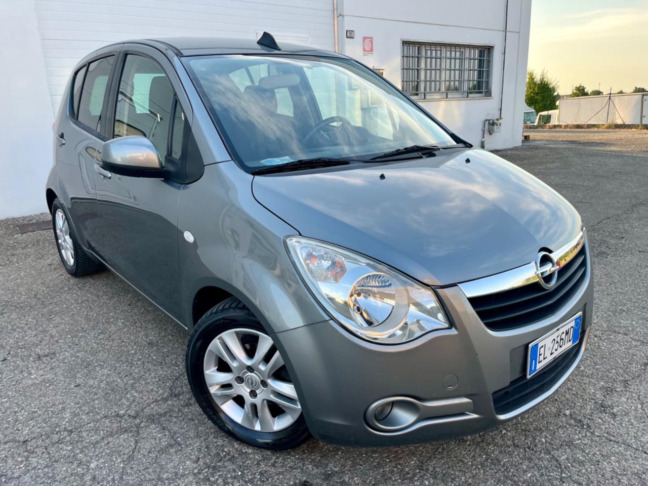 Opel Agila 1.2benz 2011 141.000km cambio automatico perfetta